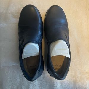 New in Box Earth Origins Navy Blue Jackal Fay Shoes